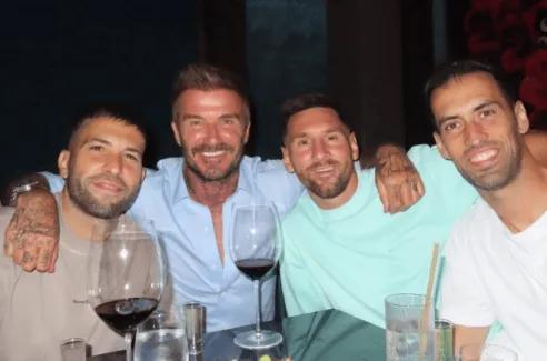 世界足球巨星比赛视频,世界足球巨星合照