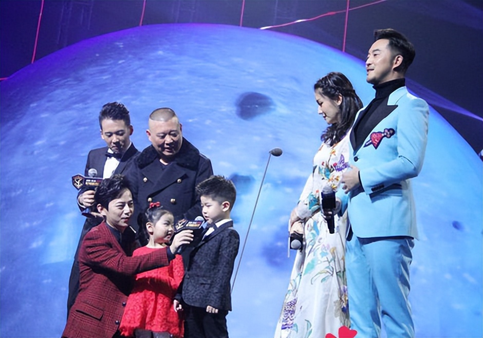 岳云鹏吴京调侃谢楠完整版,岳云鹏吴京谢楠同台什么梗