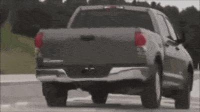 我有一个朋友10几岁就*飞机打**,硬不起来,劝他戒撸还是出家?