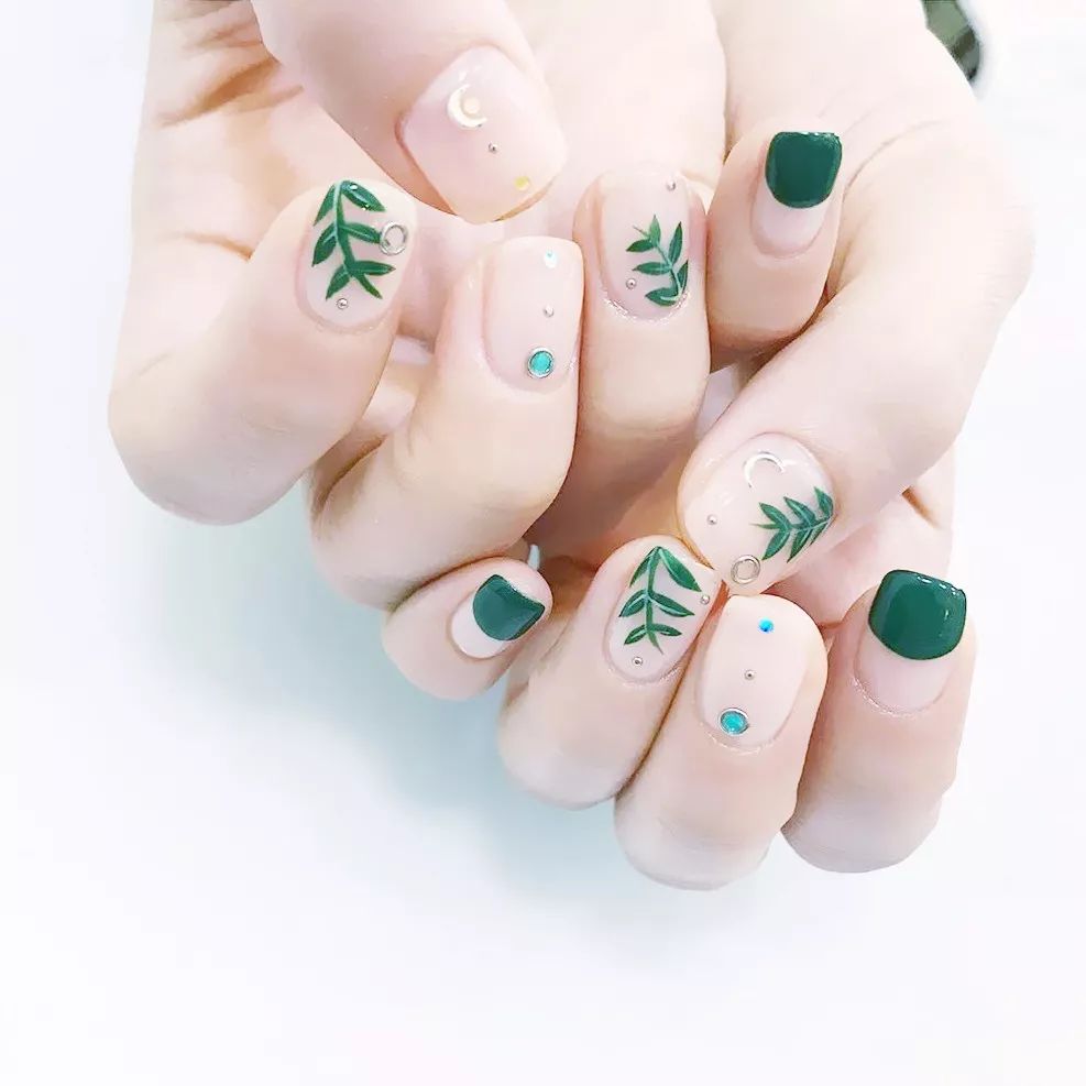 简单又纯又欲的美甲图文,不俗气简单又好看的美甲