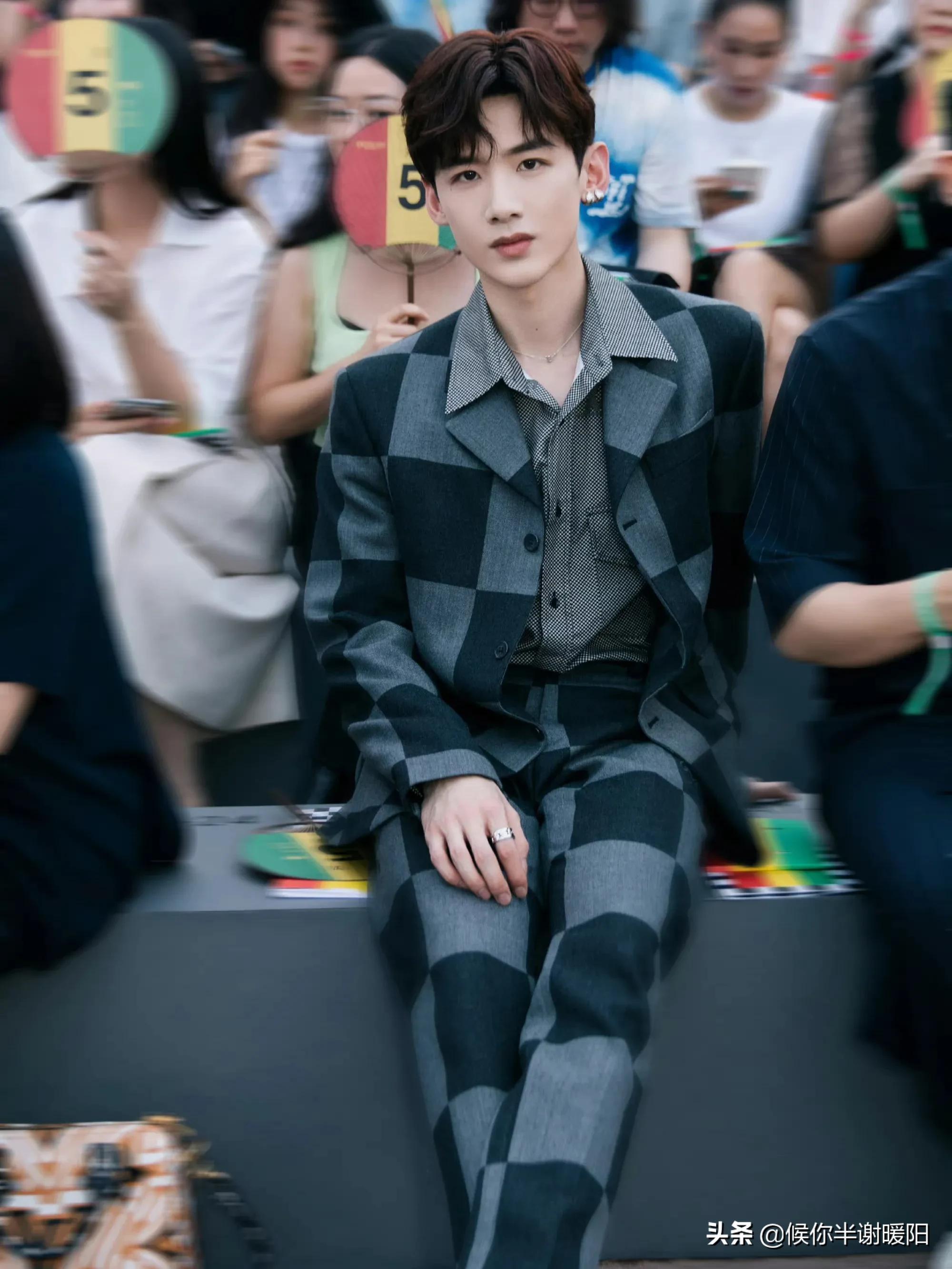 王一博和白敬亭穿搭,休闲西服穿搭白敬亭