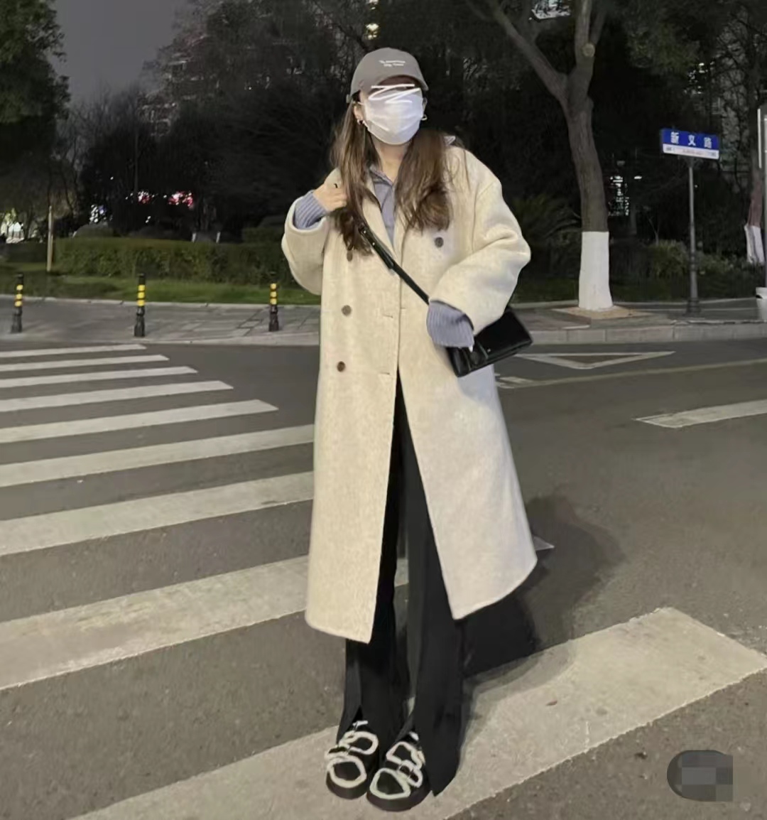 燕麦色大衣内搭什么颜色毛衣,燕麦色大衣高级穿搭图片