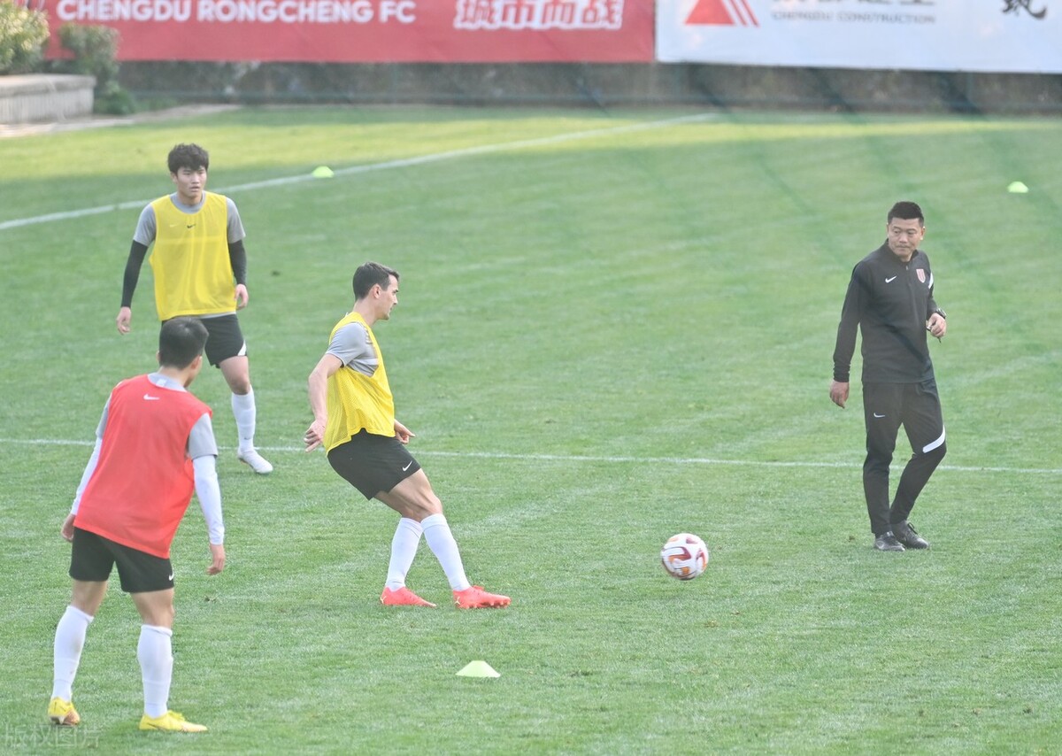 成都蓉城正在韩国集训,会是2023中超联赛赛场上的一匹黑马吗?