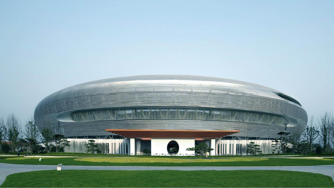 【军魂铸鲁班】大运飞碟拥抱世界！中建八局匠心打造第31届世界大学生运动会开幕式场馆