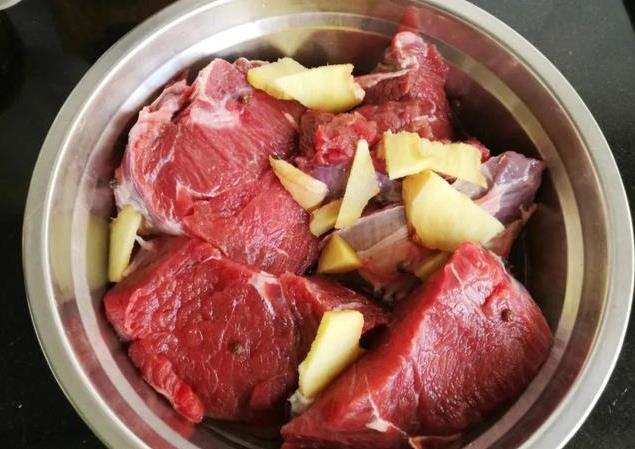 腌肉放淀粉多还是少了会柴,做青椒肉丝腌肉时放蛋清还是蛋黄