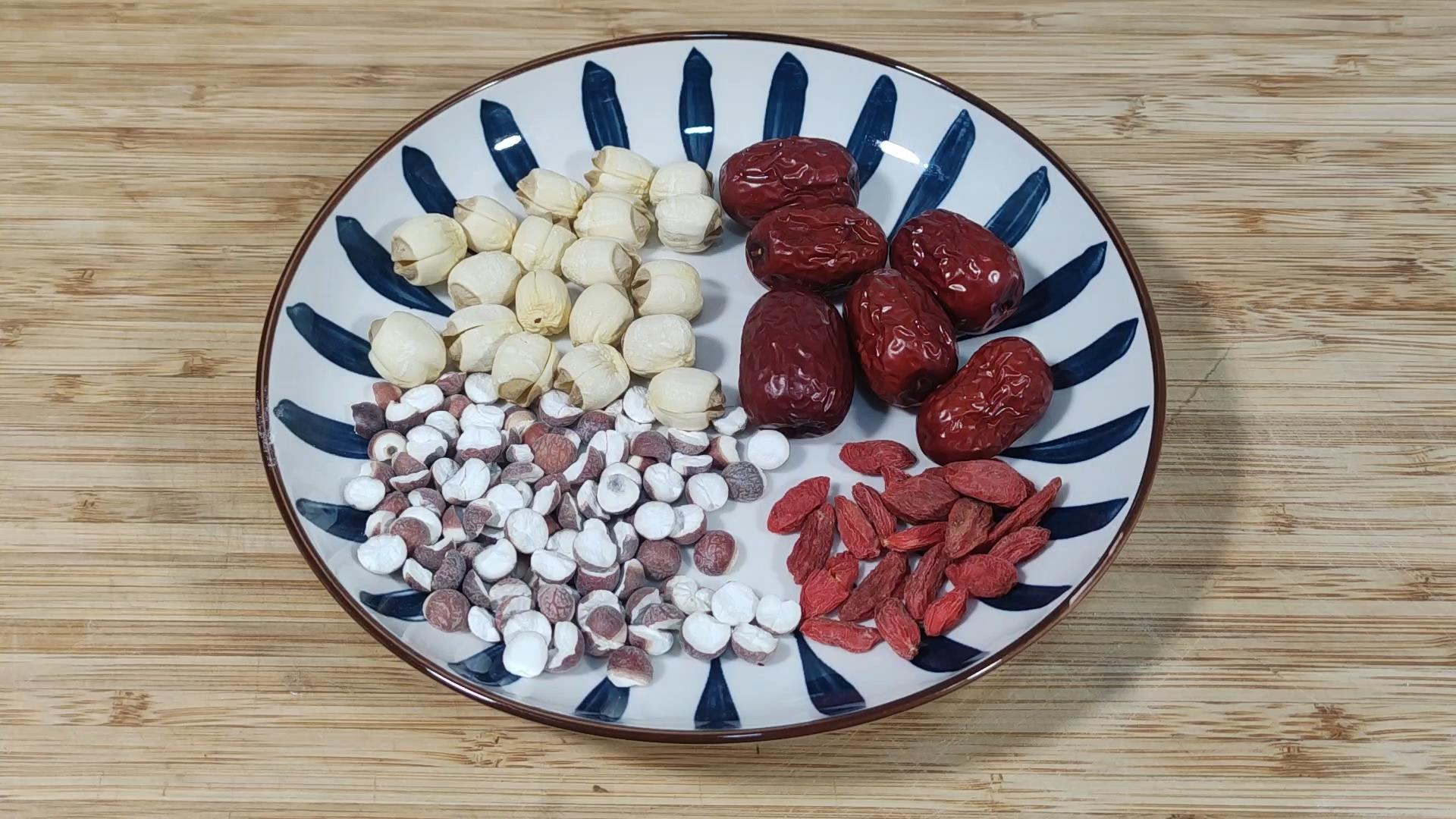 炖鸡汤的正确做法放什么,炖鸡汤都放什么料营养又好吃