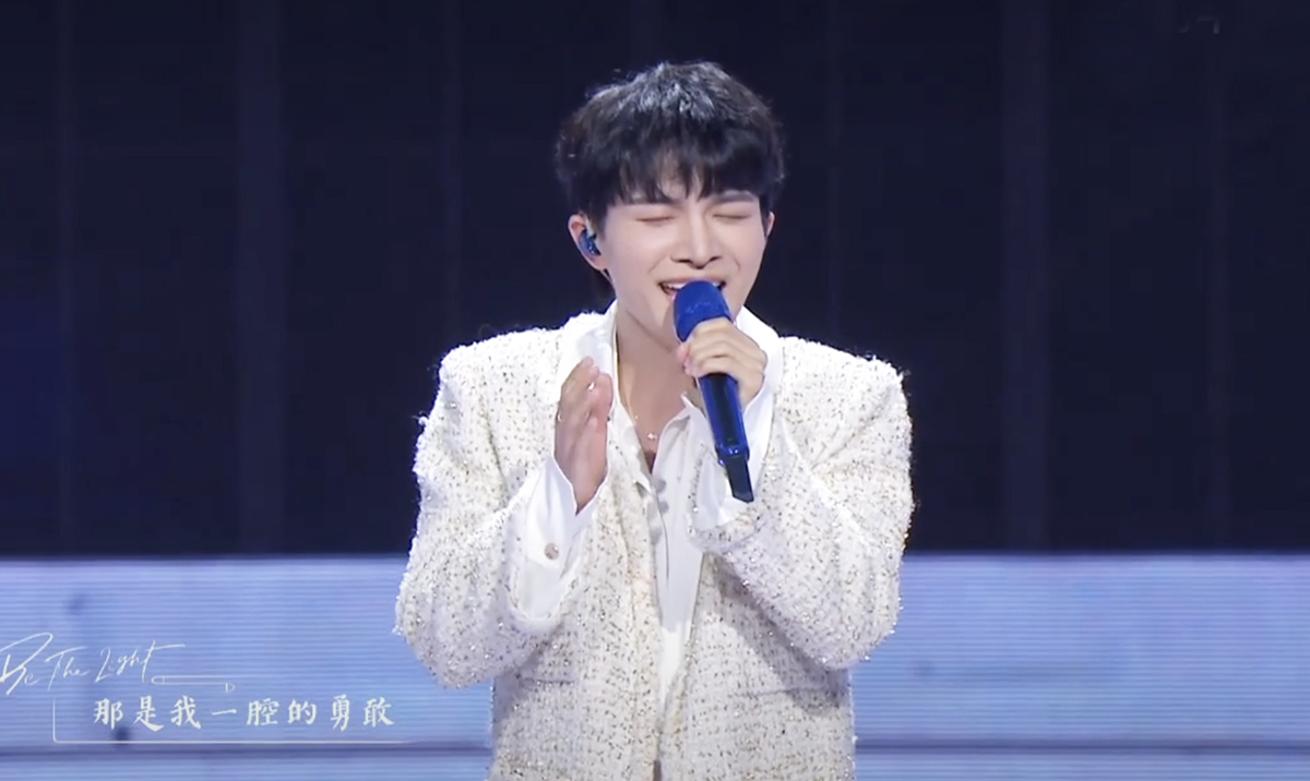 歌手2020周深夺冠现场完整版,周深李宇春星光大赏现场