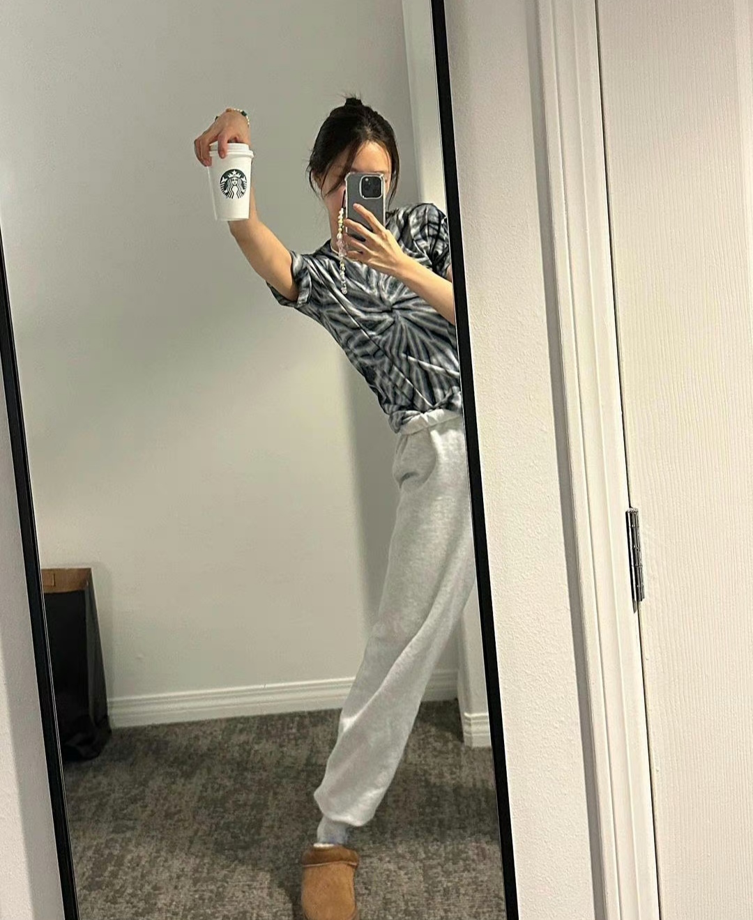 孙娜恩红毯造型,孙娜恩粉红色裙子