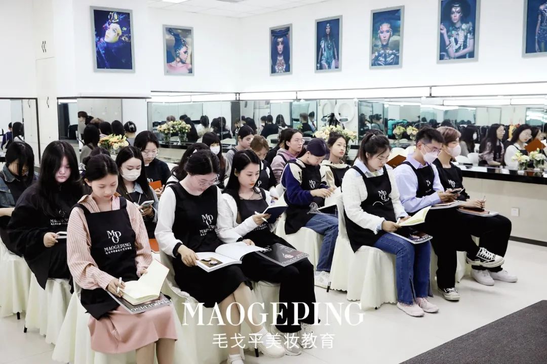 上海毛戈平化妆培训学校,毛戈平学校学几个月比较好