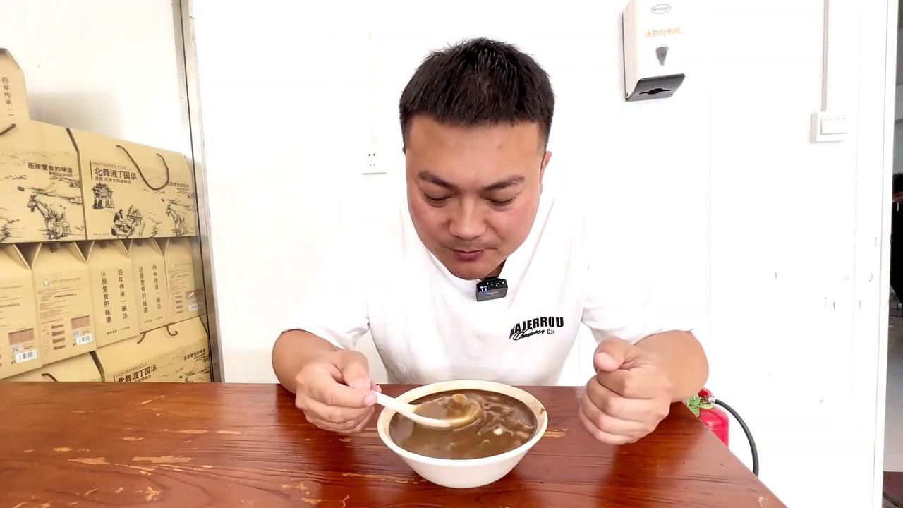 喝北舞渡胡辣汤真实视频,喝北舞渡胡辣汤排队视频