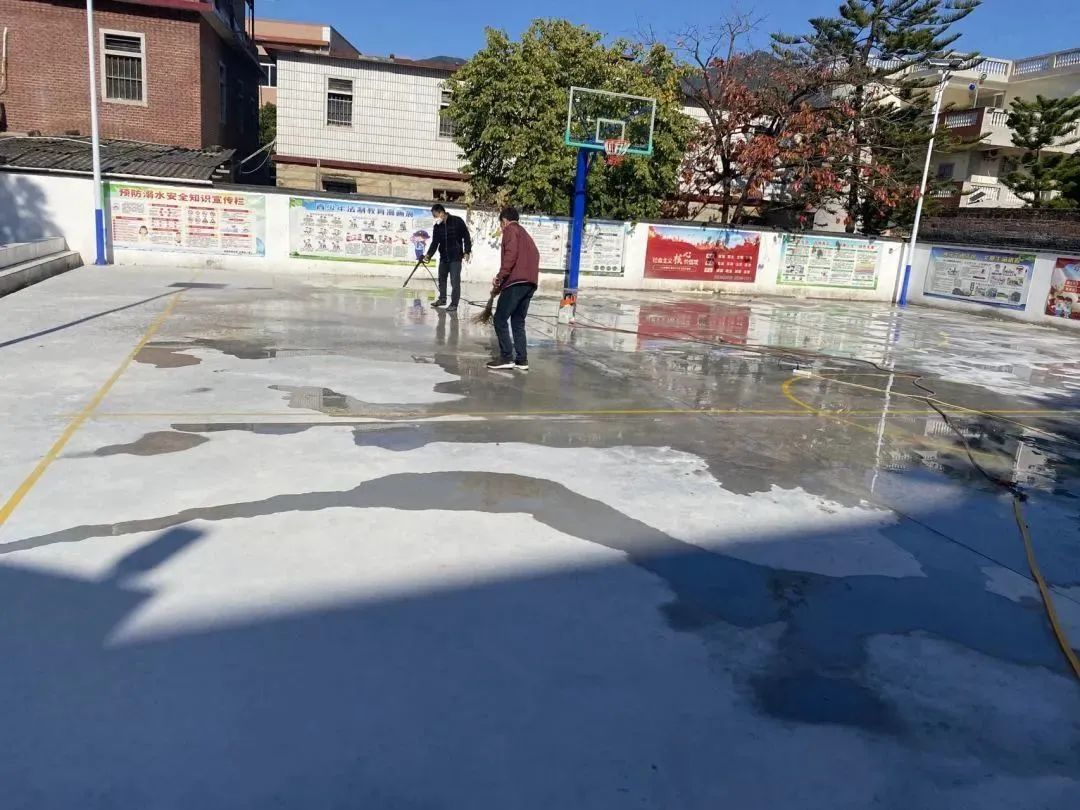 南安市体育馆篮球场翻新,村篮球场改造方案