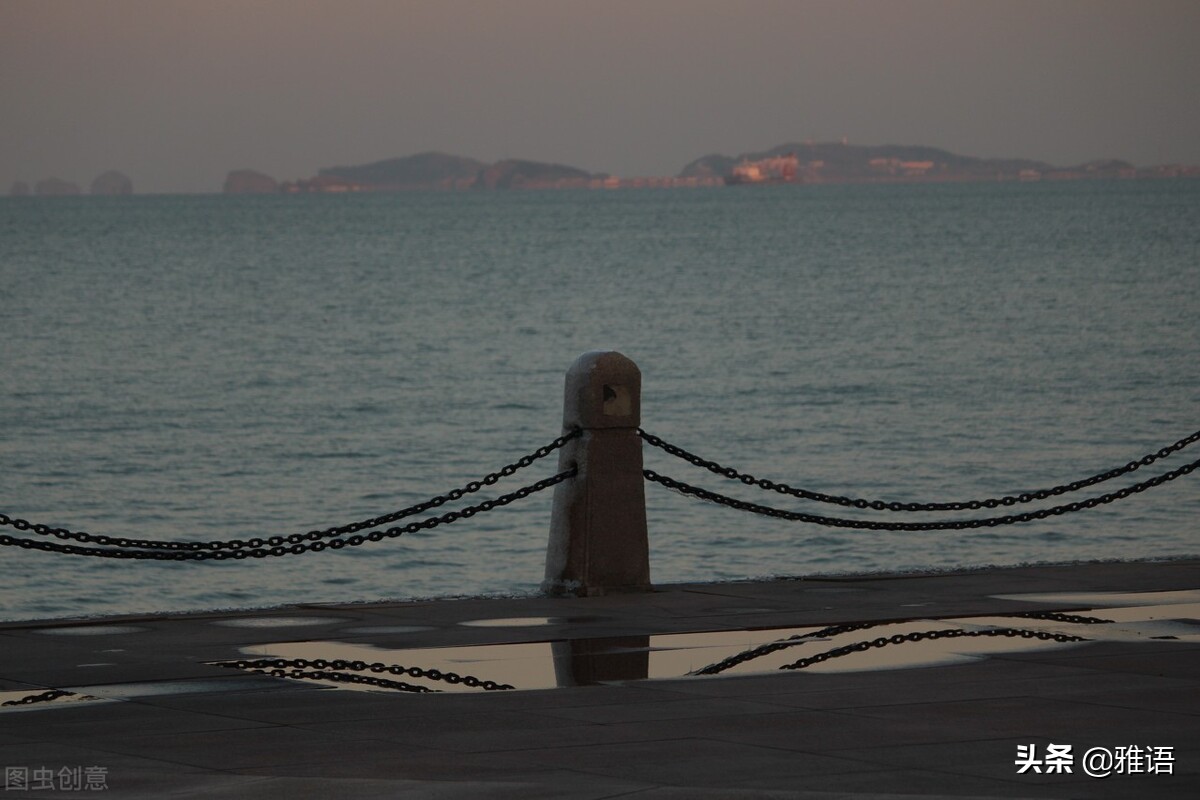 眼角的皱纹遮盖不住岁月的痕迹,皱纹已爬上眼角岁月总是催人老