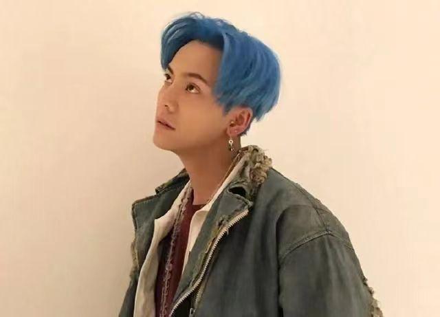 有哪些明星头发秃顶,秃顶明星发际线