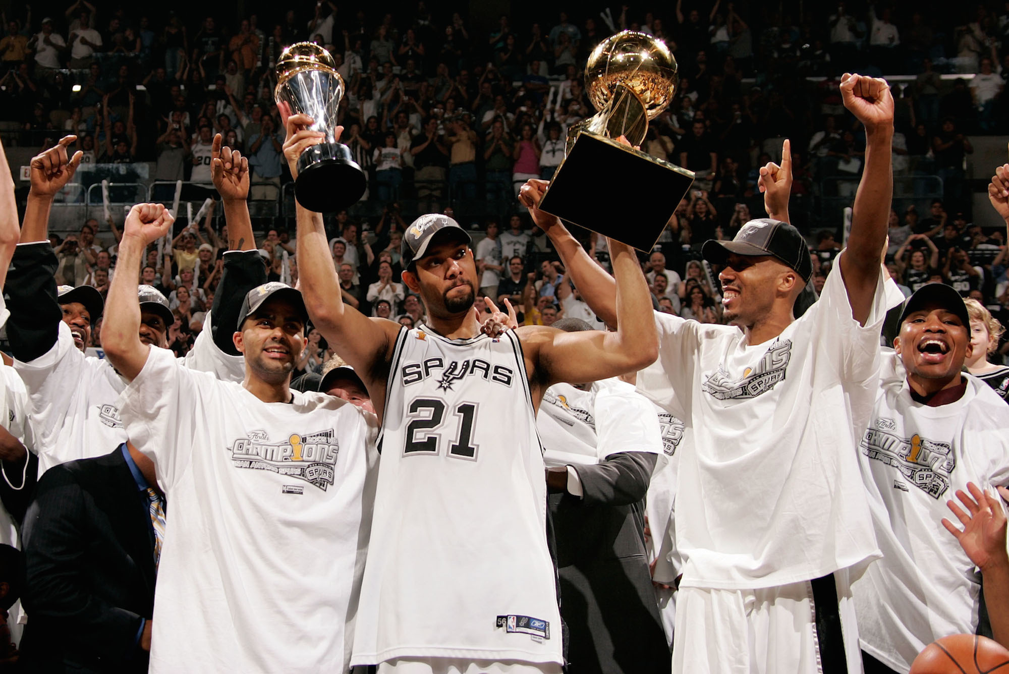 深度分析：同样是五冠在手，邓肯和科比的历史地位谁更高？