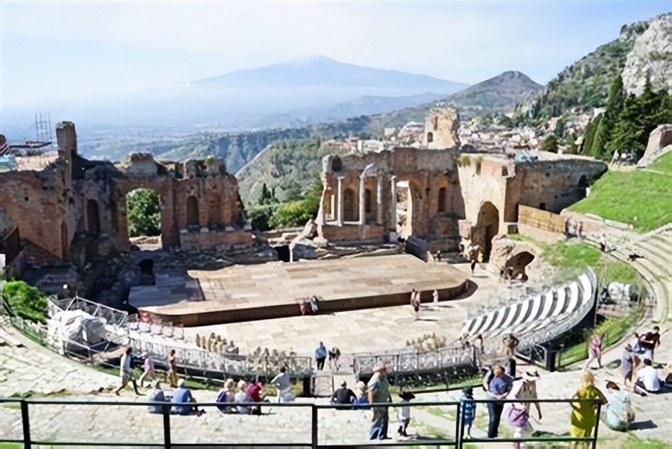 古希腊戏剧的主要内容,古希腊戏剧主要内容是什么