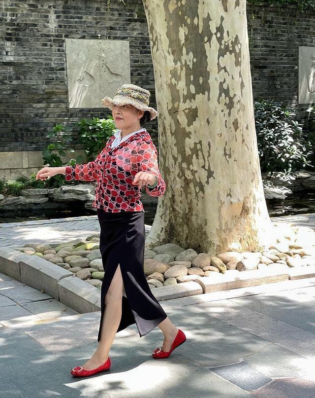 日本女性年轻时的变化,日本三四十岁的女性知性美