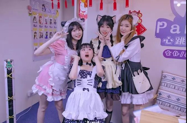 左手女仆，右手aj：高中生小王氪金30万，桌游店水这么深？