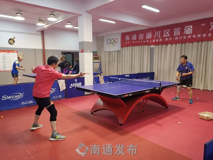 乒乓球爱好者聚在一起,世界乒乓球日活动直播