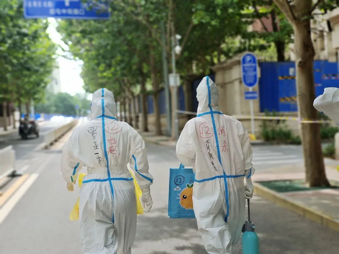 东升镇封管控小区里，暖心一幕幕——