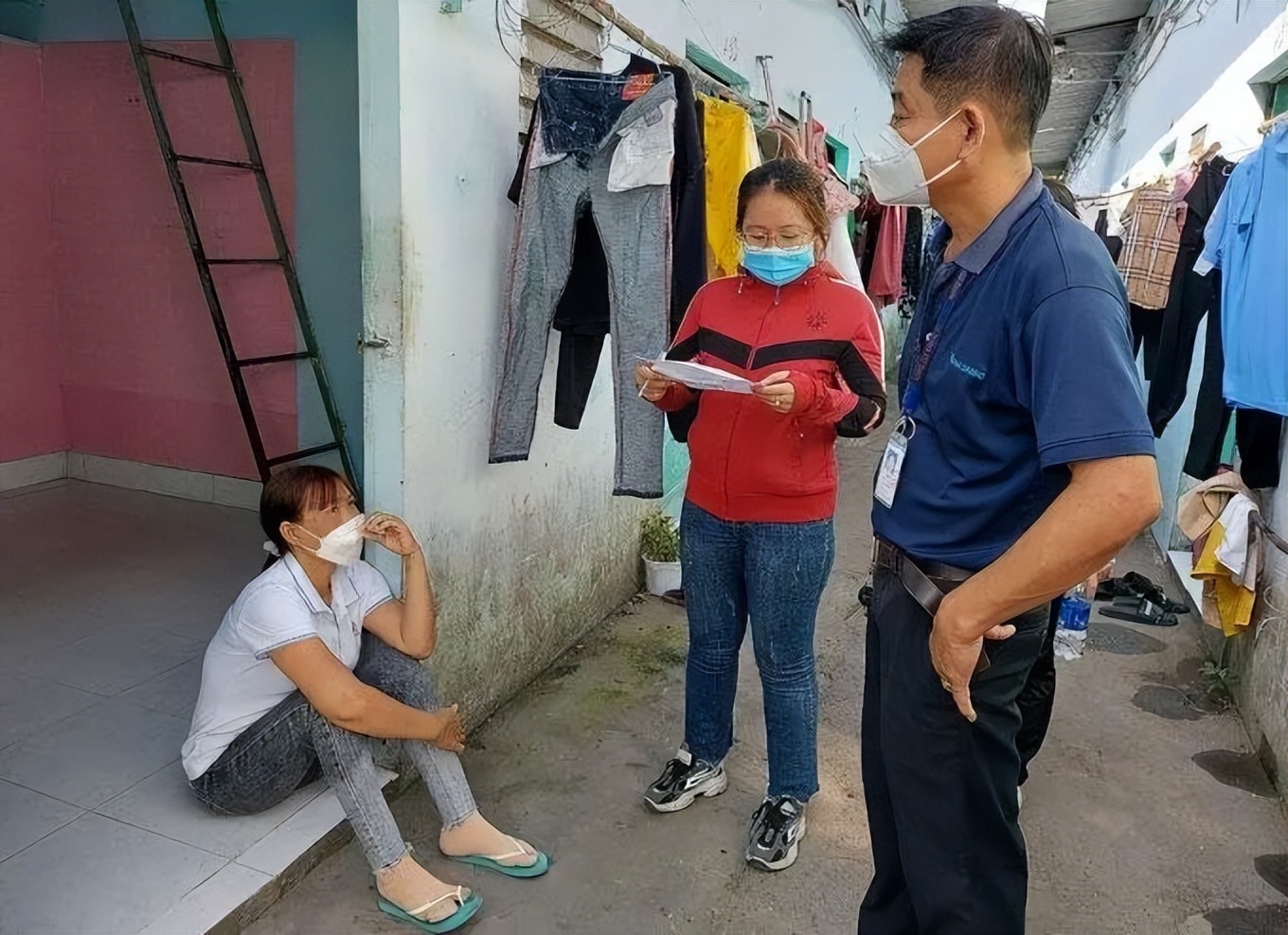 全国多地不能发货，商家赔惨了/巴黎世家推出了一款「真菌皮衣」