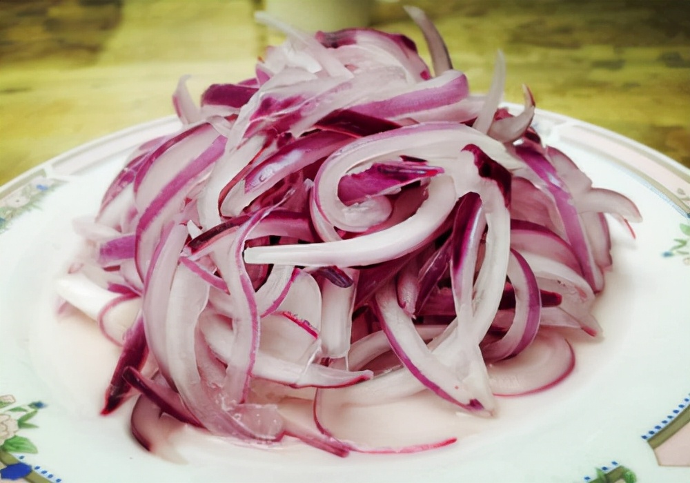 养狗心得：狗狗呕吐黄色沫沫？是什么原因引起的？