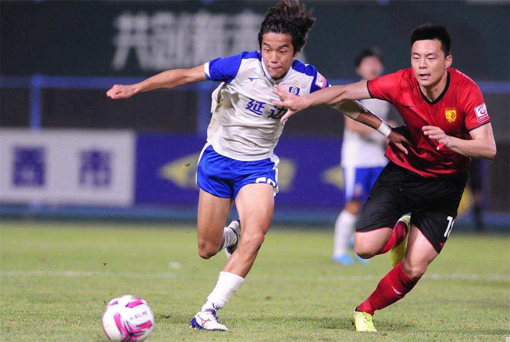 延边队张成珉,延边足球少年张成珉踢球