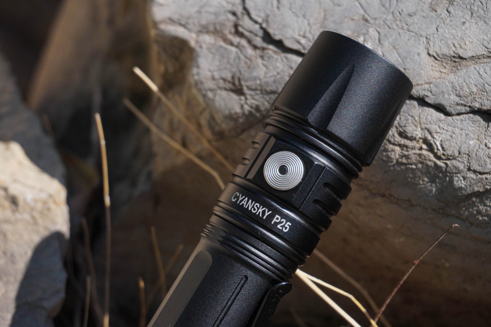 一筒搞定多用途！CYANKSY这款户外手电可是太顶了