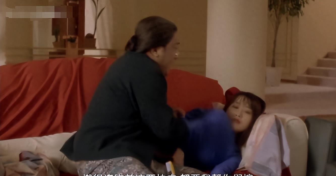 手撕*袜丝**，筷子夹胸，辣眼睛场景难忍受