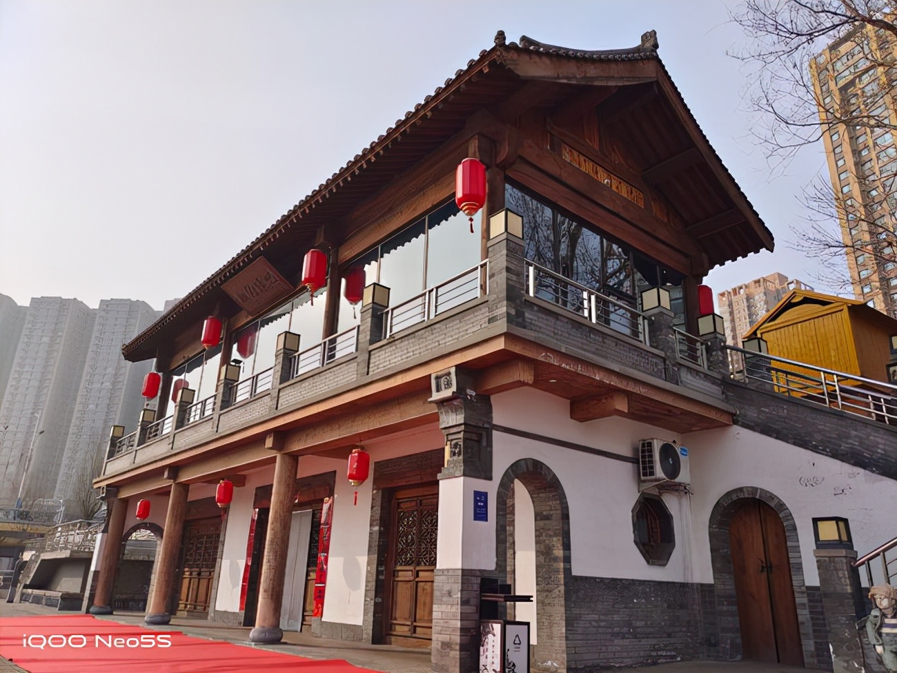 iqooneo5和iqooneo5s哪个好,iqooneo5s黑色上手体验