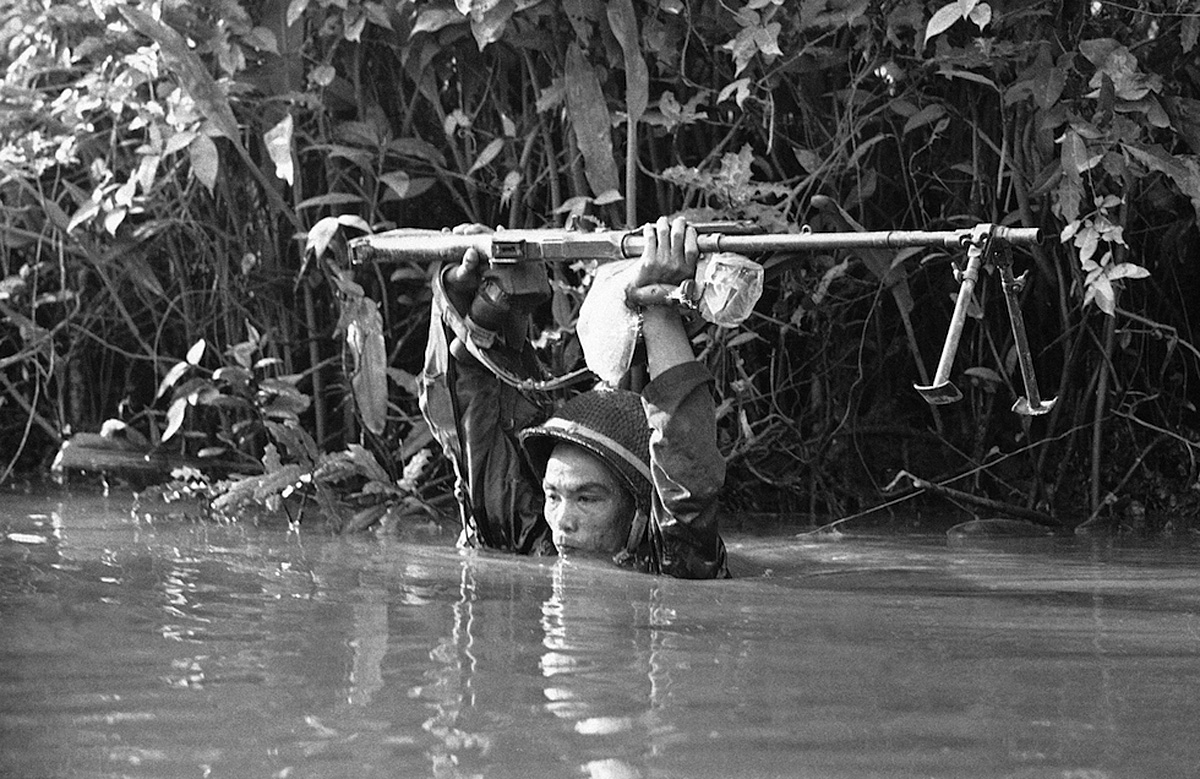 越南战争中，美国大兵使用空孕催乳剂，成越南女兵的终身噩梦