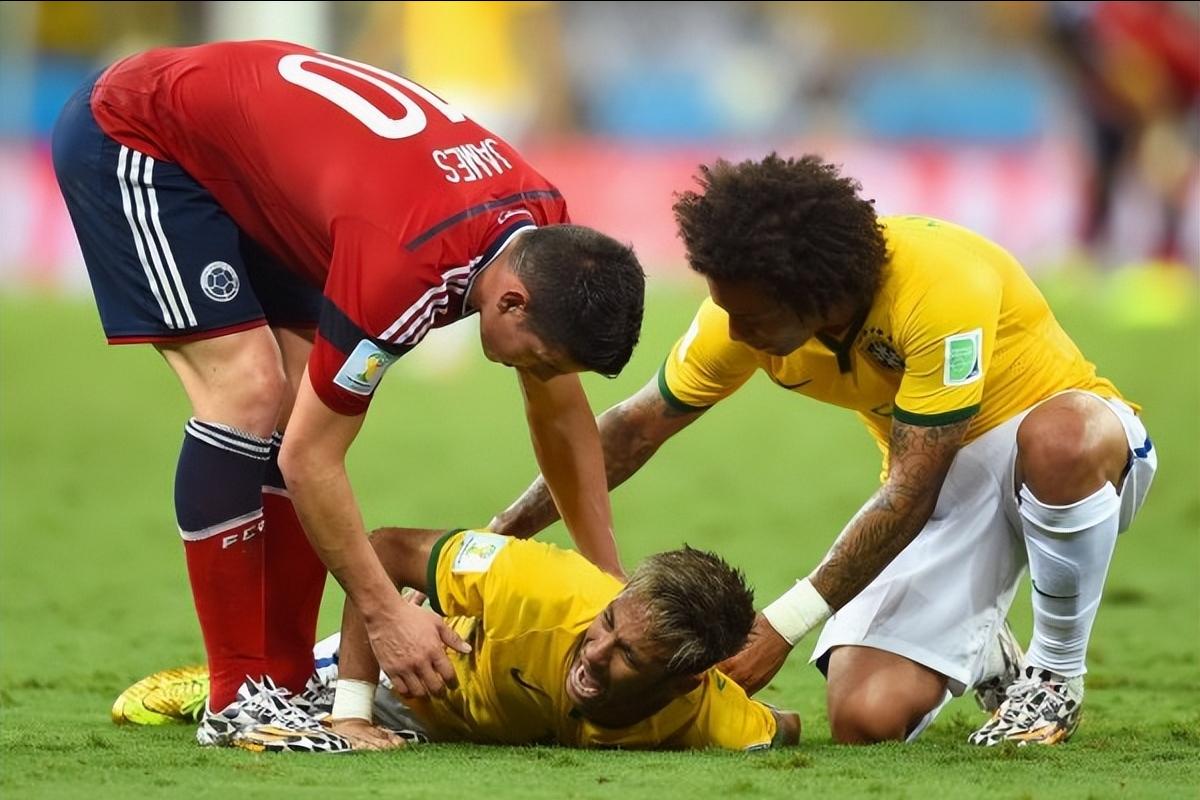 内马尔因足球带来的伤痛,内马尔不曾陨落的天才足球少年