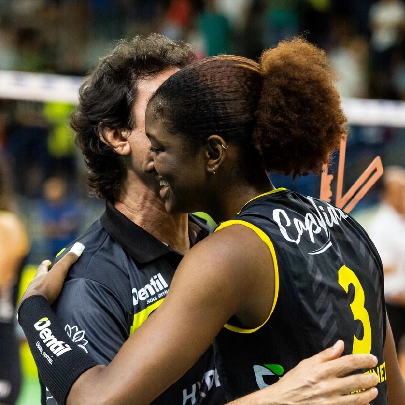 里约女排巴西关键一拦网,排球中国巴西拦网3比1