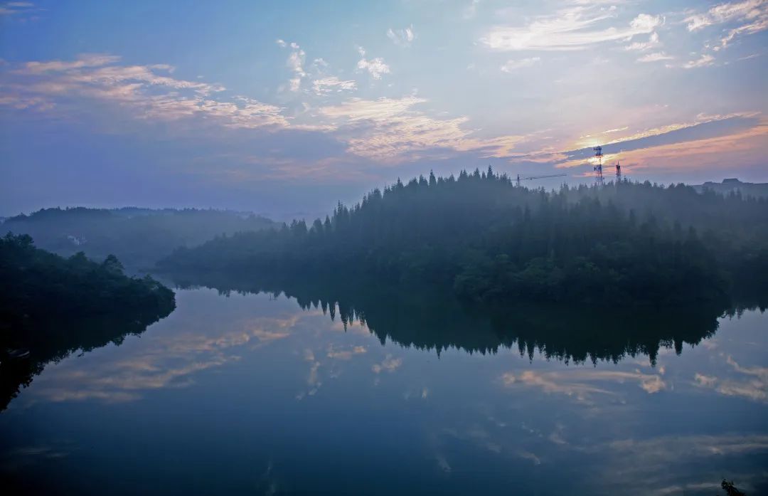 好多来黄水避暑的人,黄水康养