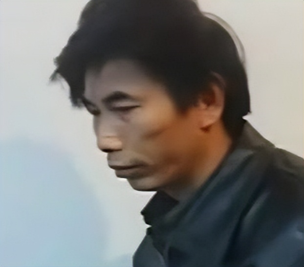 荒唐案件:42岁无证医生控制17岁姑娘，还在*体下**上“锁”闻所未闻