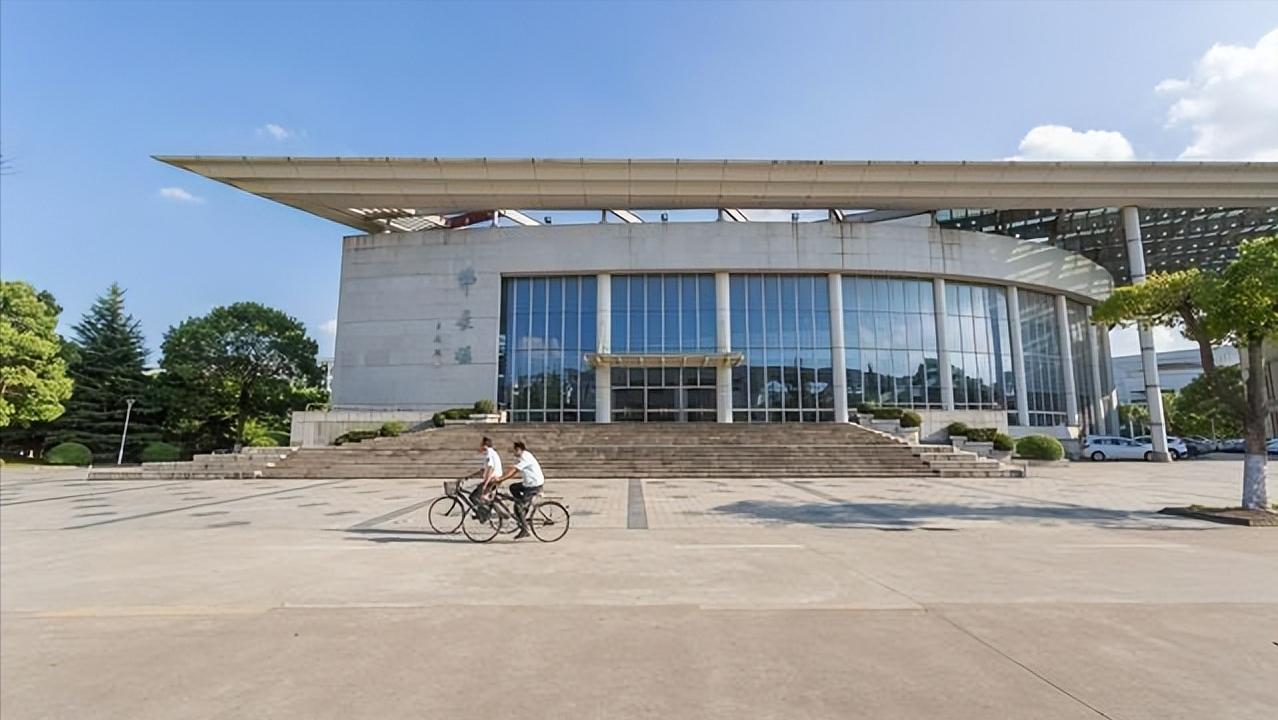 上海大学美术类专业2022年分数线：2类专业“文过专录”