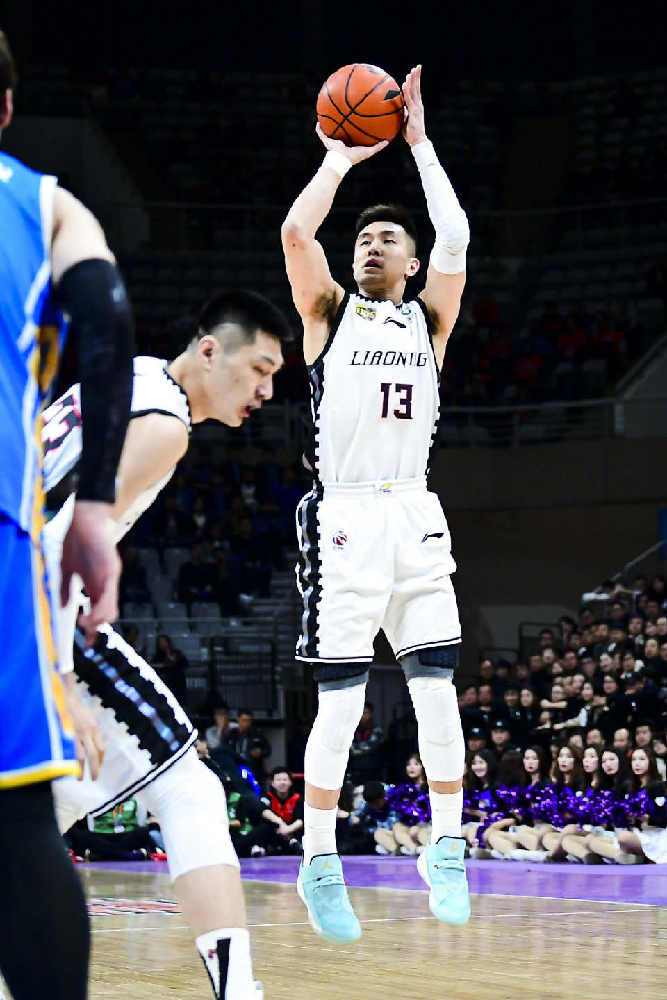 郭艾伦亚洲第一后卫的由来,郭艾伦比赛为什么可以穿aj