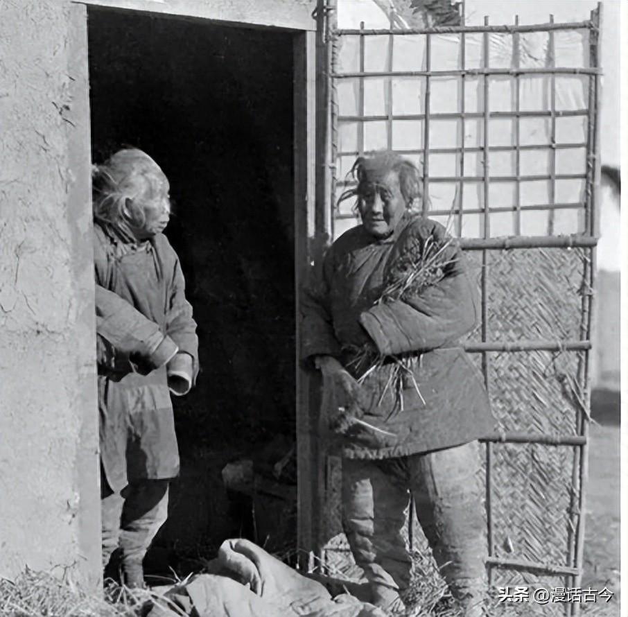 30张真实又罕见的老照片，阴毛假发工作者，我怀疑他用错地方了