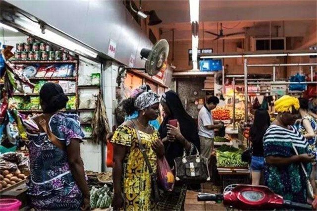 非洲“倒爷”在广州：28寸行李箱装着发财梦