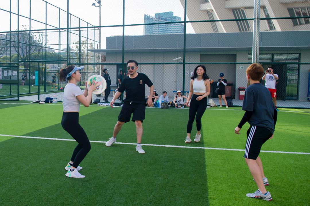 飞盘的“炙热”，热过申城的艳阳