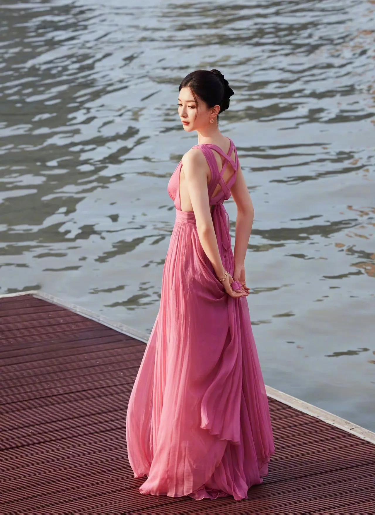 盘点爆火的红毯明星造型,最新女明星红毯惊艳合集