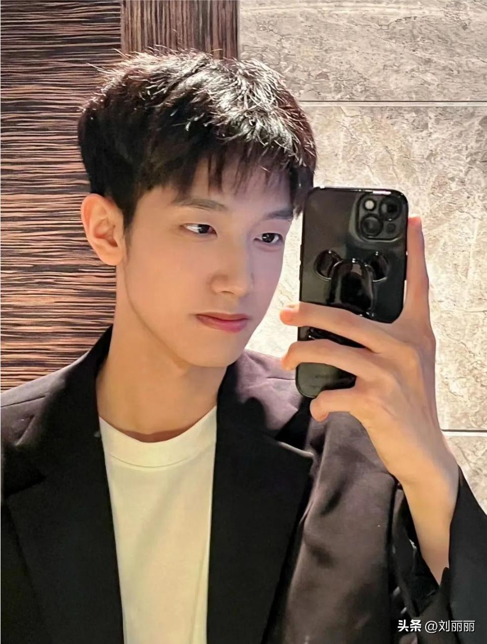 男士帅气发型每个男士都应该尝试,清爽帅气又好看的男士发型