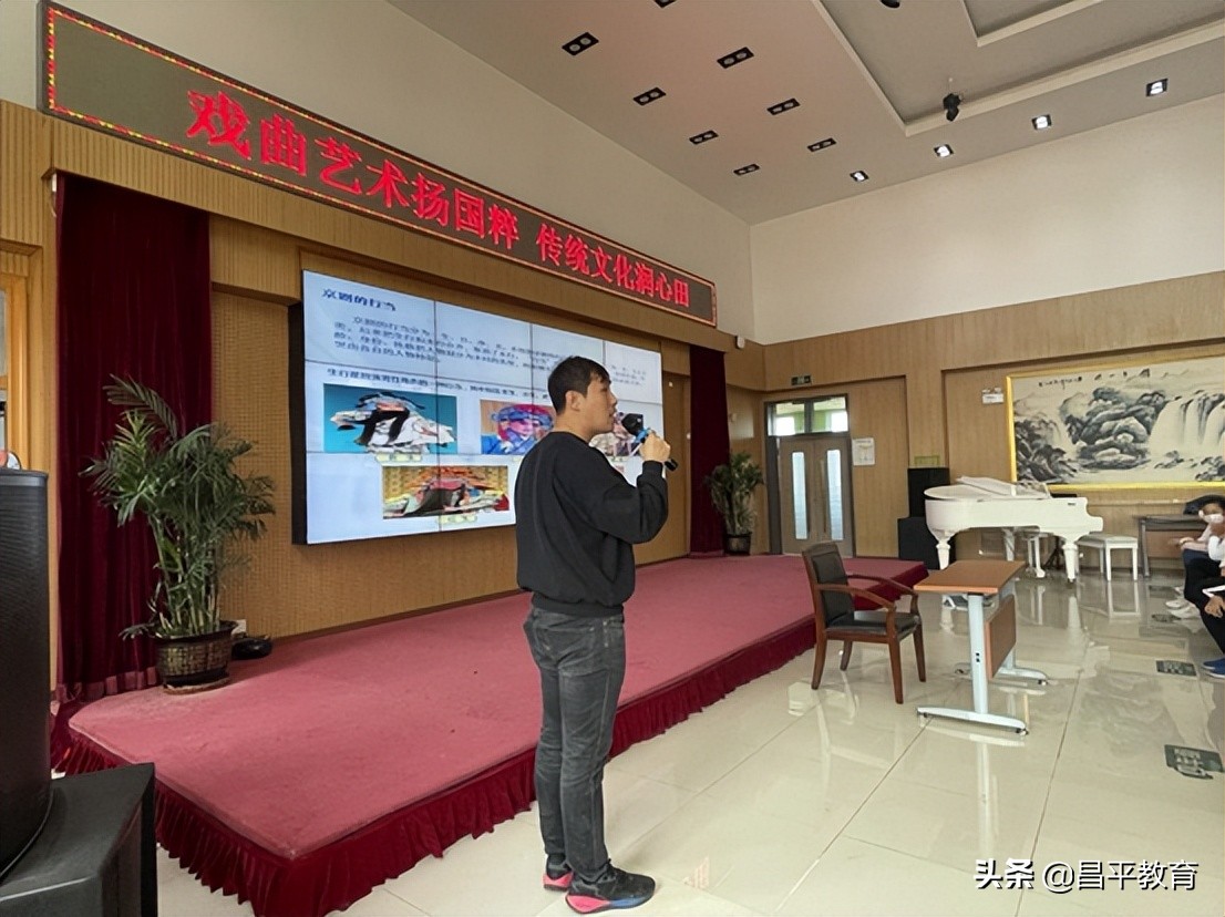 要让戏曲圈粉年轻一代,传统戏曲直播间里圈粉无数