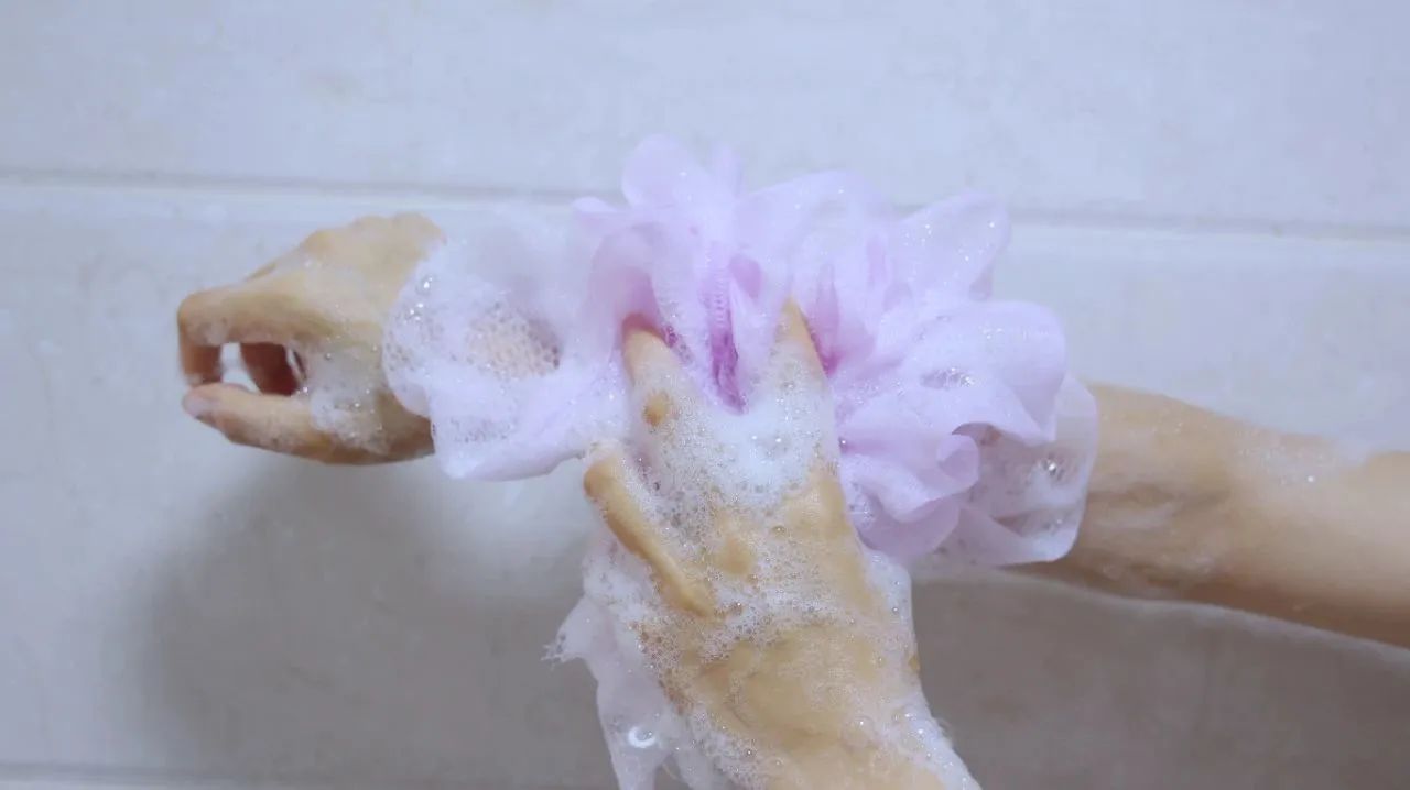 经期阳了可以喝退烧药吗,女性经期能不能去泡澡