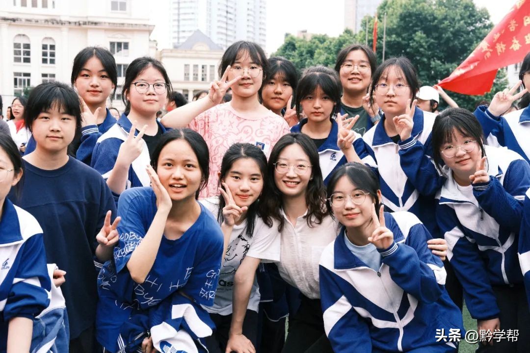 贵阳一中21年毕业照,一中实验23届
