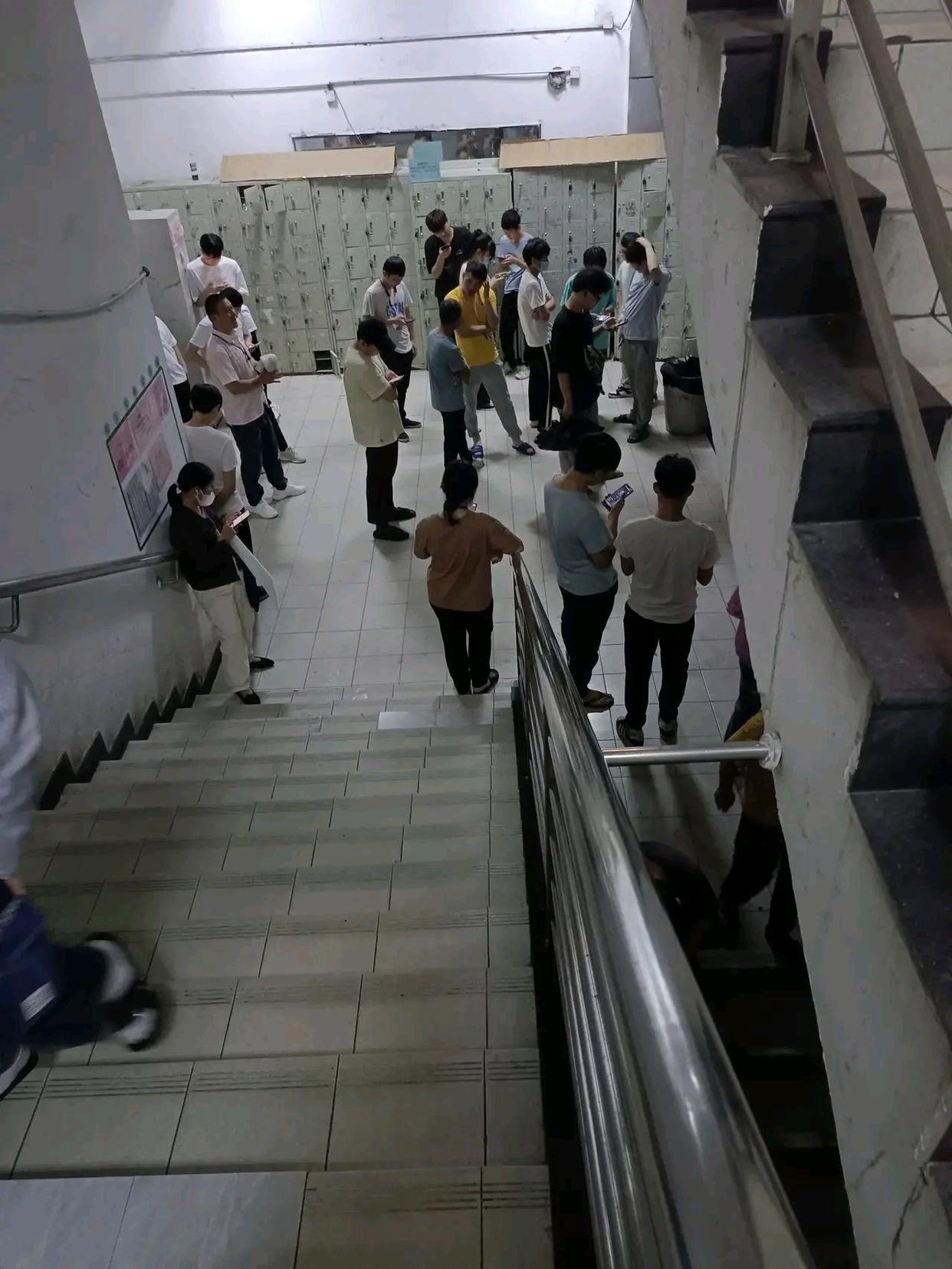 深圳工厂宿舍住12个人,深圳工厂4人间宿舍真实条件