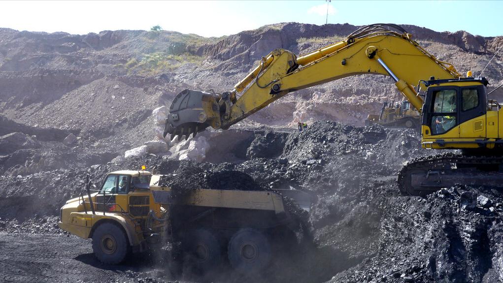 世界上最好的挖掘机是什么挖机,日本最大的顶级挖掘机视频