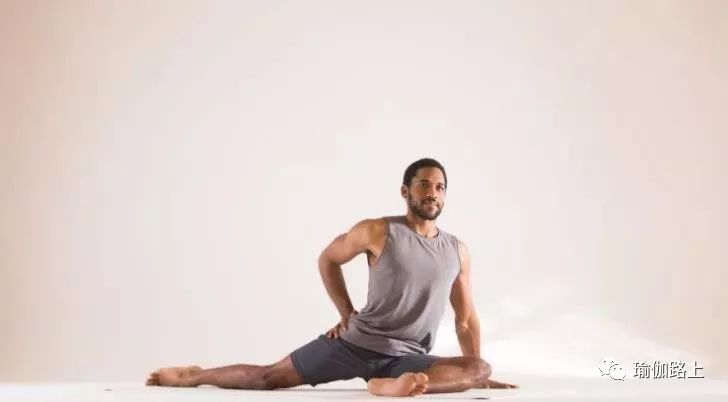 瑜伽鸽子式坐不稳怎么练习,髋部瑜伽热身动作