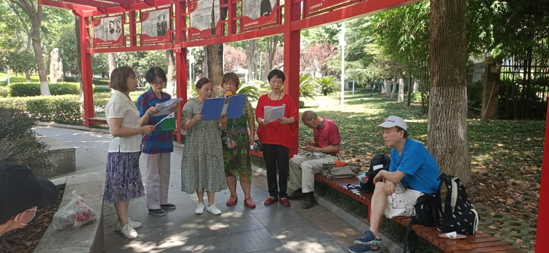 武汉用世界语歌咏庆贺*党**的生日