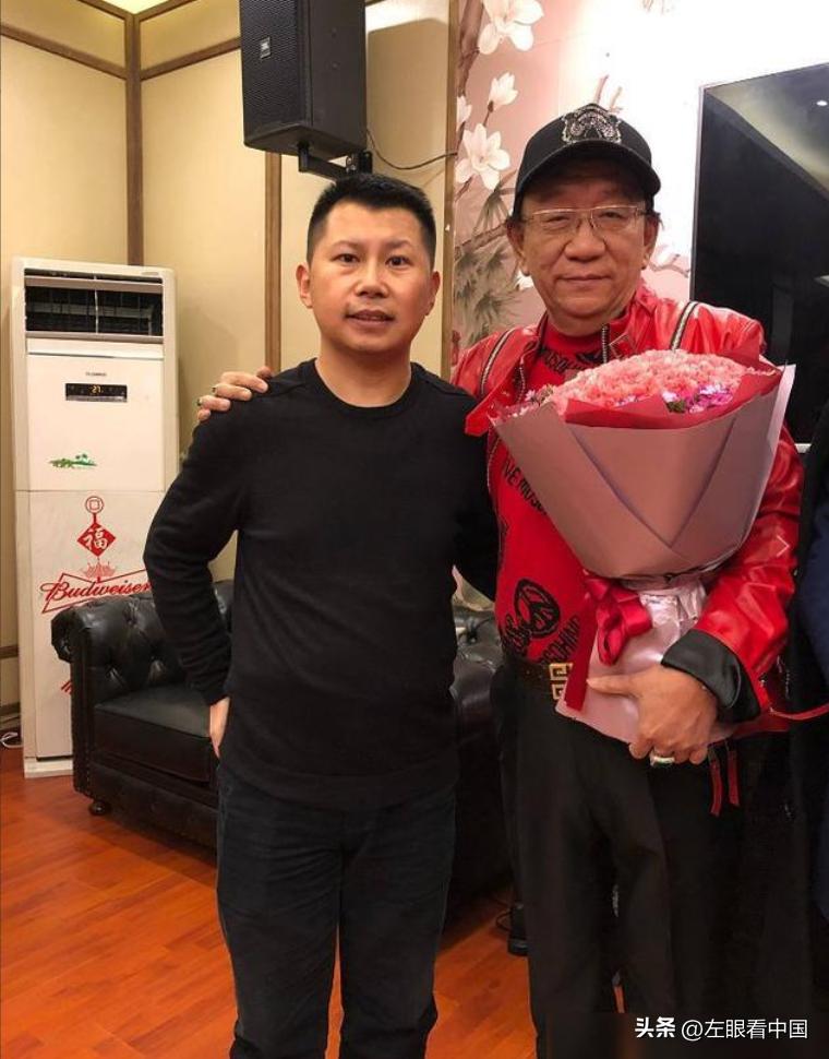 侯耀华和各大明星合影,侯耀华戴金表