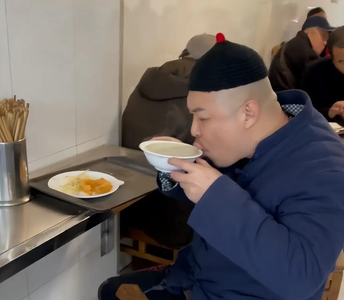 新华社出手再谈“妈妈的味道”，不出意外，这位网红吃播彻底凉凉